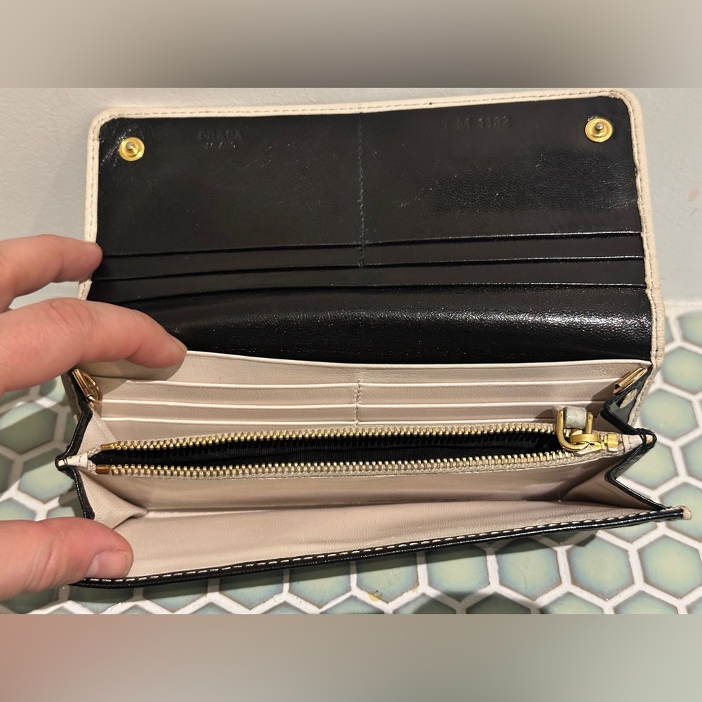Prada Black Leather Trifold Continental Wallet with White Lip Appliques - Picture 6 of 6